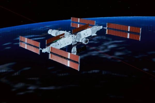 神舟二十号3名航天员顺利进驻中国空间站：在太空拍全家福、吃饺子