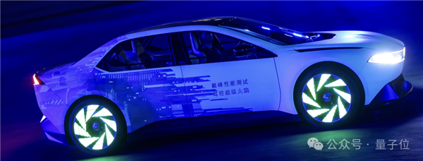 宝马秀起科技：哪还有其他汽车什么事