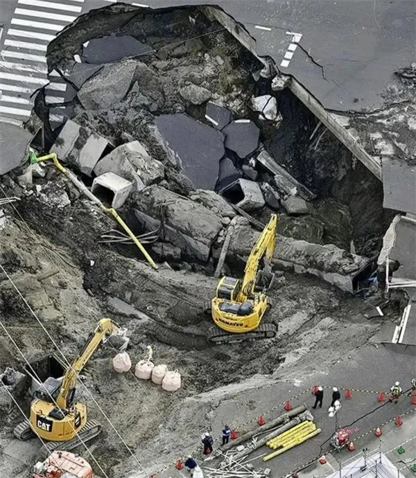 日本一大爷坠入深坑3个月仍未获救 官方：预计5月中旬开始搜寻