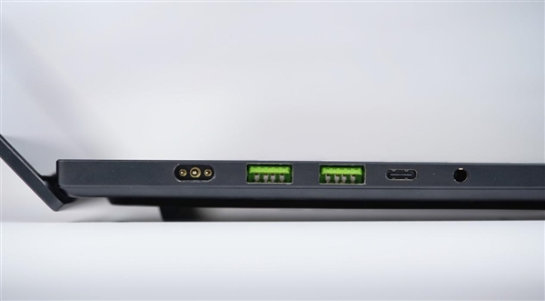 RTX 5090游戏利器！雷蛇灵刃16 2025游戏本图赏