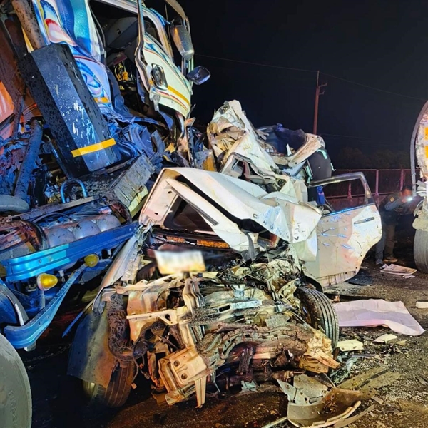泰国一雪佛兰科帕奇发生严重事故：车内10人死了8个