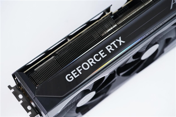 超级雕来了！技嘉AORUS RTX 5070 Ti MASTER 16GB显卡图赏
