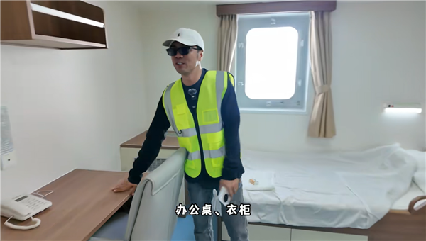 全球最大！比亚迪“深圳号”内部一览 比地下停车场还宽敞