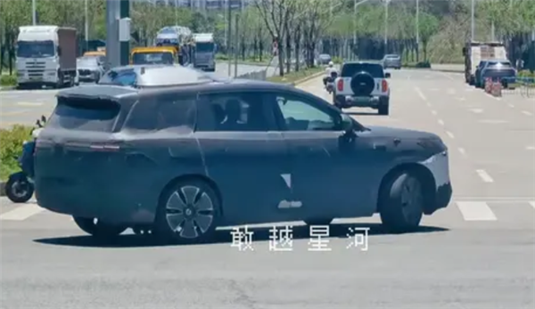 搭载灵鸢车载无人机！新款腾势N8实车曝光：预计年内发布