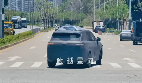 搭载灵鸢车载无人机！新款腾势N8实车曝光：预计年内发布