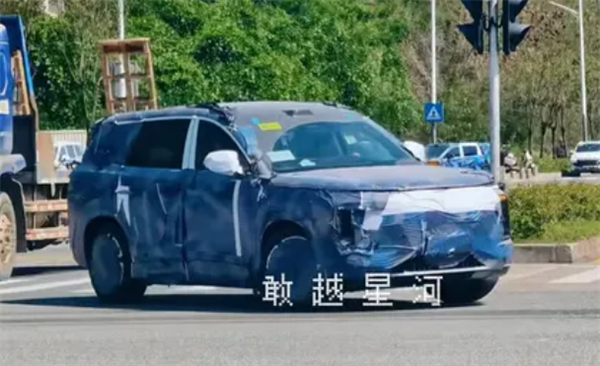 搭载灵鸢车载无人机！新款腾势N8实车曝光：预计年内发布