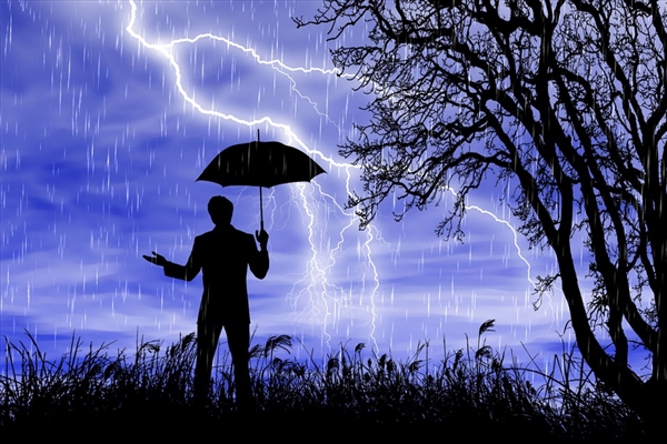 雷电冰雹大风 北京三预警齐发！别忘提前将车挪车库