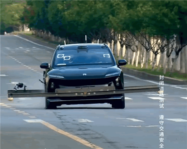 CEO亲自下场！李斌驾驶新款ES6实测120km/h爆胎：无惊无险
