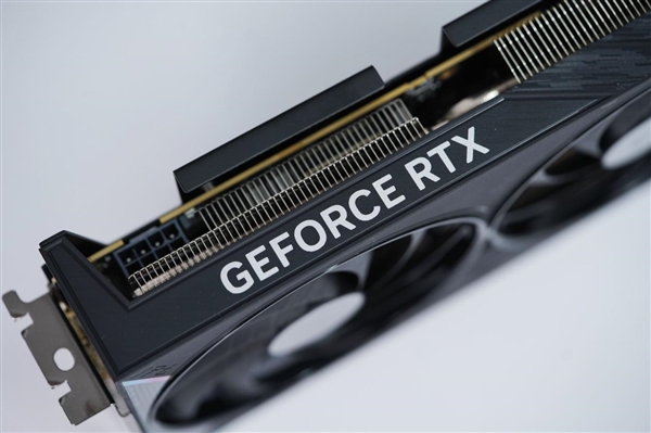 技嘉新甜点卡！小雕AORUS RTX 5060 ELITE 8GB显卡图赏