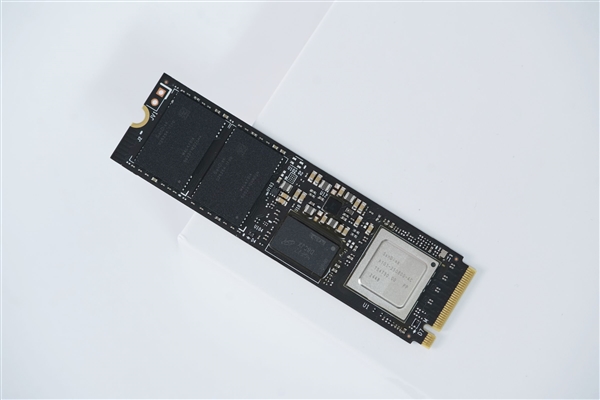 世界最快PCIe 5.0 SSD！闪迪WD_BLACK SN8100图赏