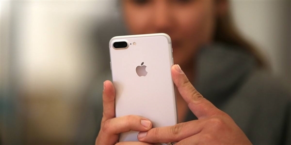 苹果首款双摄手机落幕！iPhone 7 Plus、iPhone 8被列入过时产品
