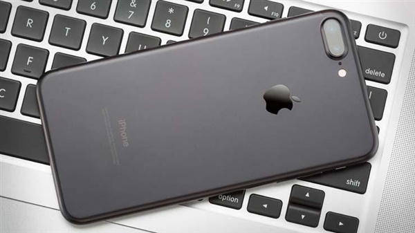 苹果首款双摄手机落幕！iPhone 7 Plus、iPhone 8被列入过时产品