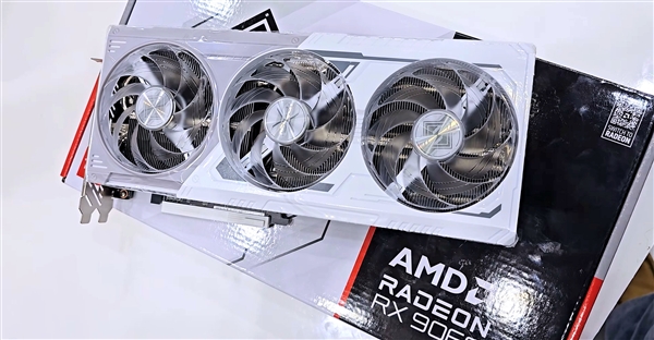 AMD RX 9060 XT创显卡史上最高频率！华擎又超到了3.32GHz