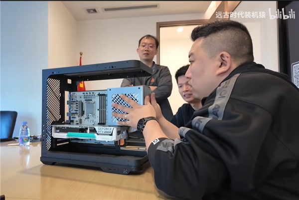 鑫谷机箱新品齐亮相：自带显示器的探云WS3 Ultra、还有首款手提ITX机箱