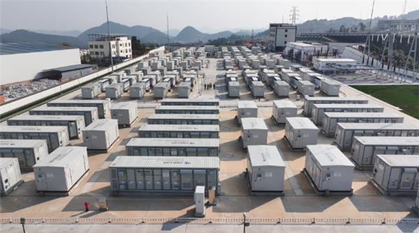 我国首个大型锂钠混合储能站投产：面积相当于5个足球场