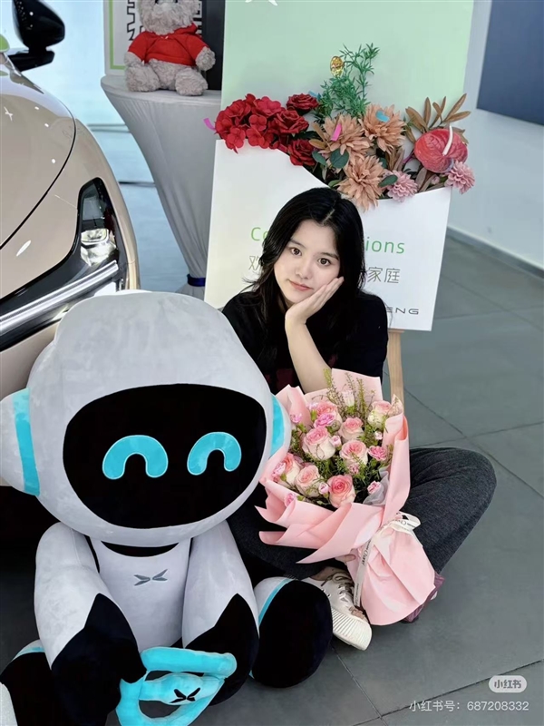 小鹏MONA把高阶智驾干到12.98万 车主近一半是女生