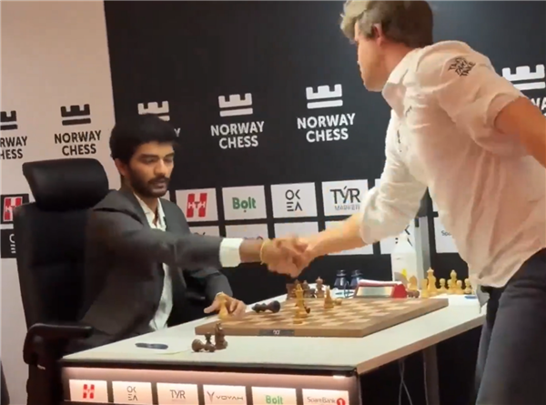印度19岁国际象棋选手击败世界第一的卡尔森：后者当场破防