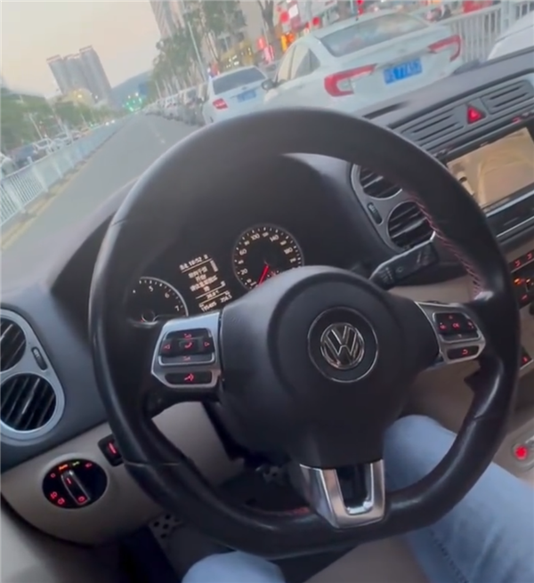 网友演示十五年前的大众自动泊车 这水平你觉得怎么样